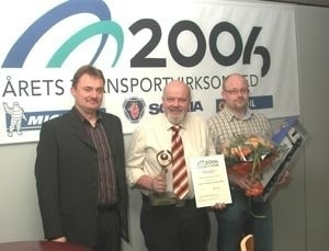 Niels Bomholt modtager orisen for Årets Transport virksomhed i 2006